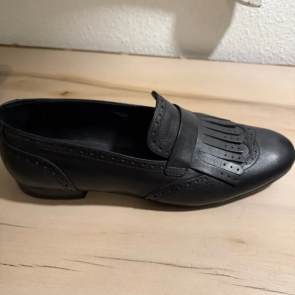 Minelli Made in Portugal Black Loafers - Great Condition! Size 7/5 US 38 Eur